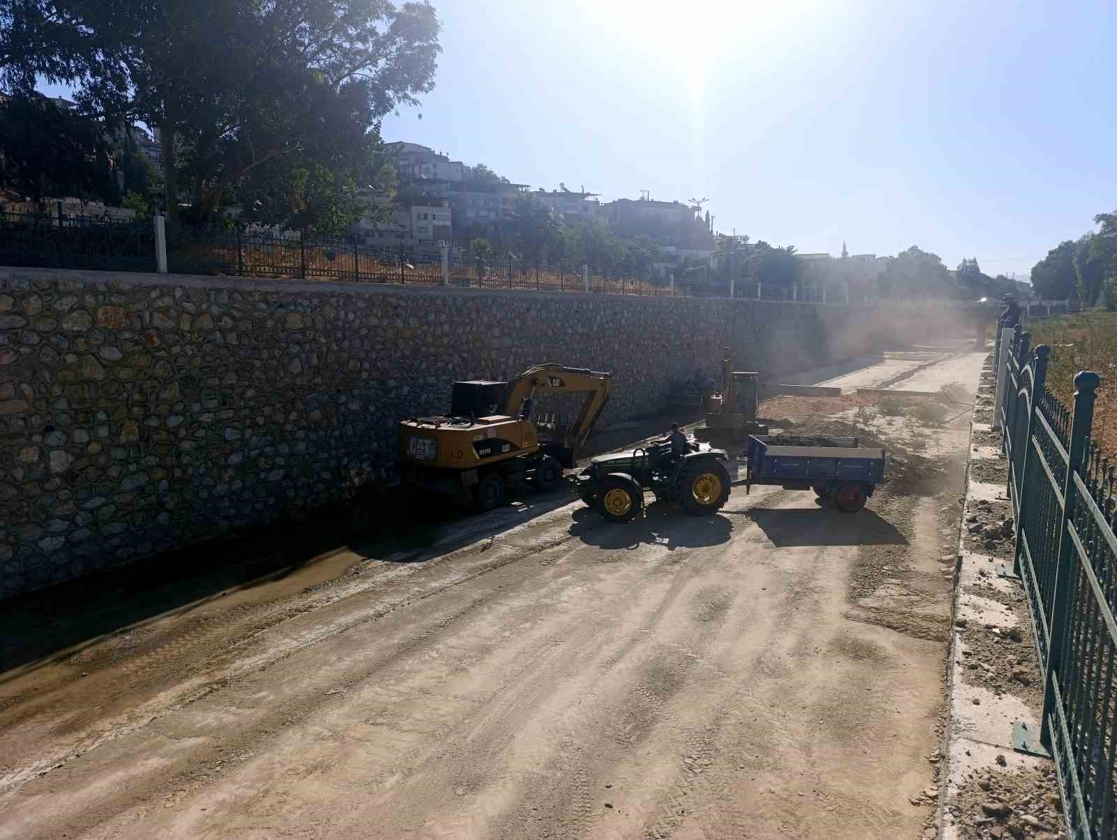 S&ouml;ke &Ccedil;ayı&rsquo;nda beklenen temizlik &ccedil;alışmaları başladı
