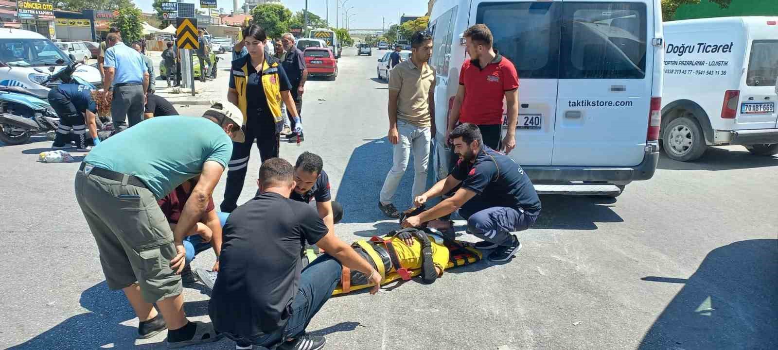 Karaman’da minibüs ile motosiklet çarpıştı: 2 yaralı

