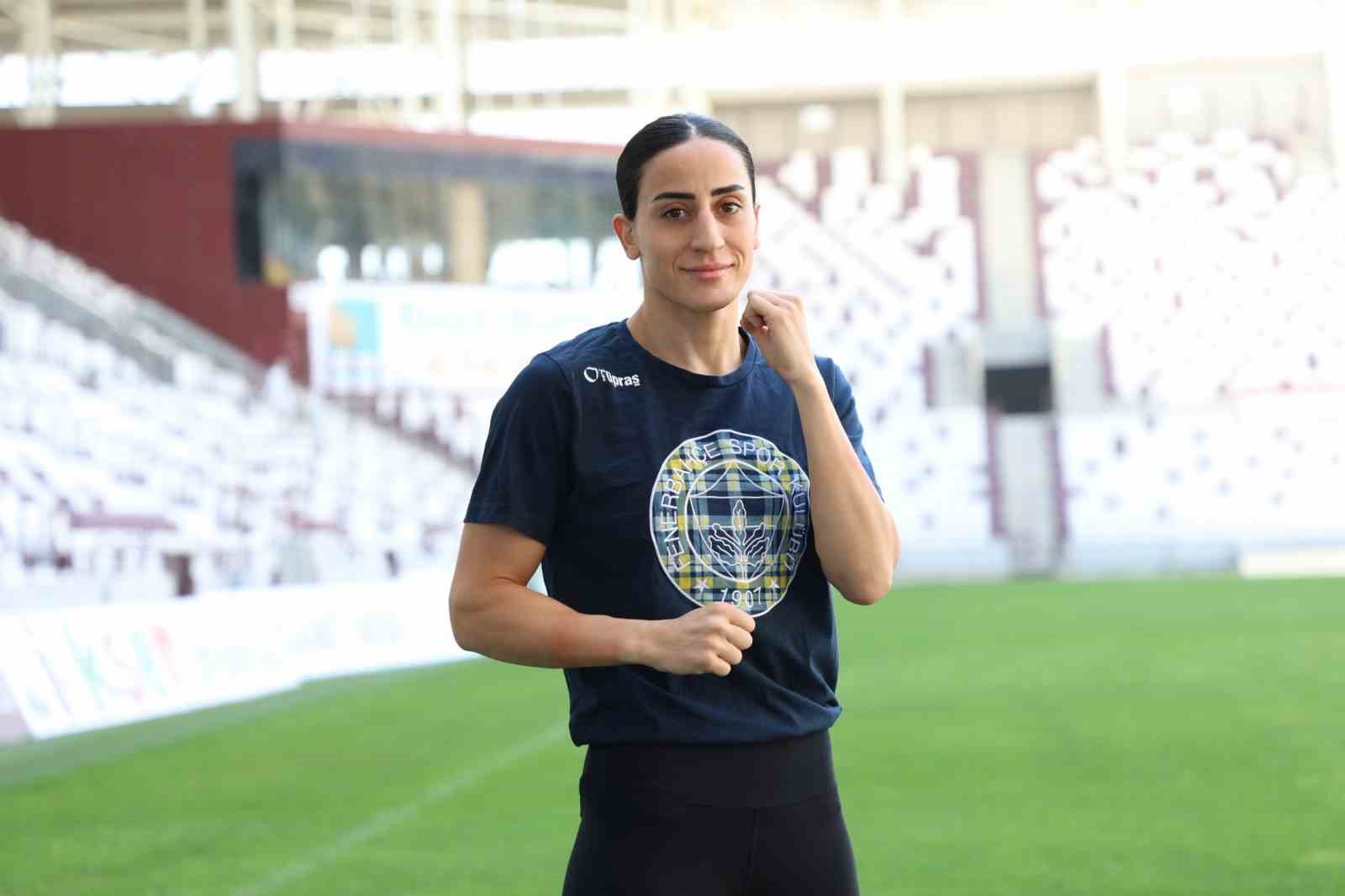 Milli boksör Gizem Özer, Dünya Boks Şampiyonası için hazırlıklarını sürdürüyor