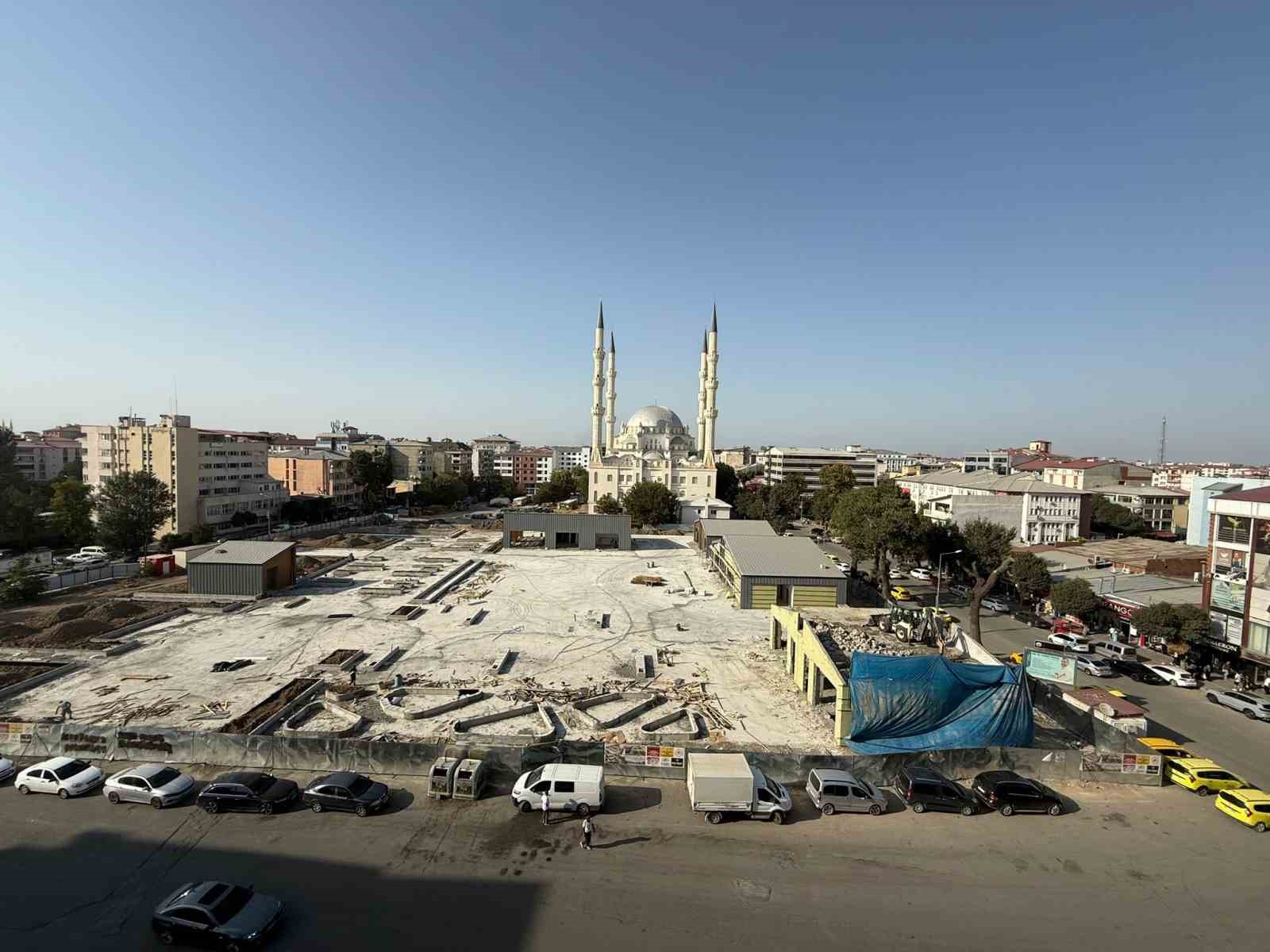 Iğdır&rsquo;da Haydar Aliyev Parkı&rsquo;nda yapımı devam eden alandaki yıkıma tepki
