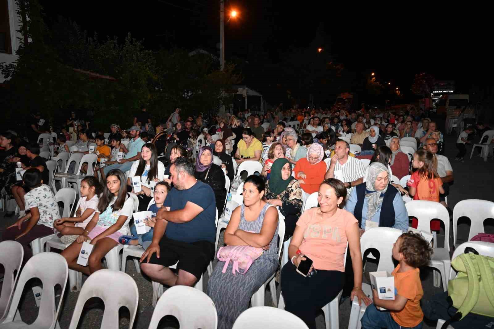 Mehmet T&ouml;nge Mahallesi&rsquo;nde nostaljik sinema keyfi
