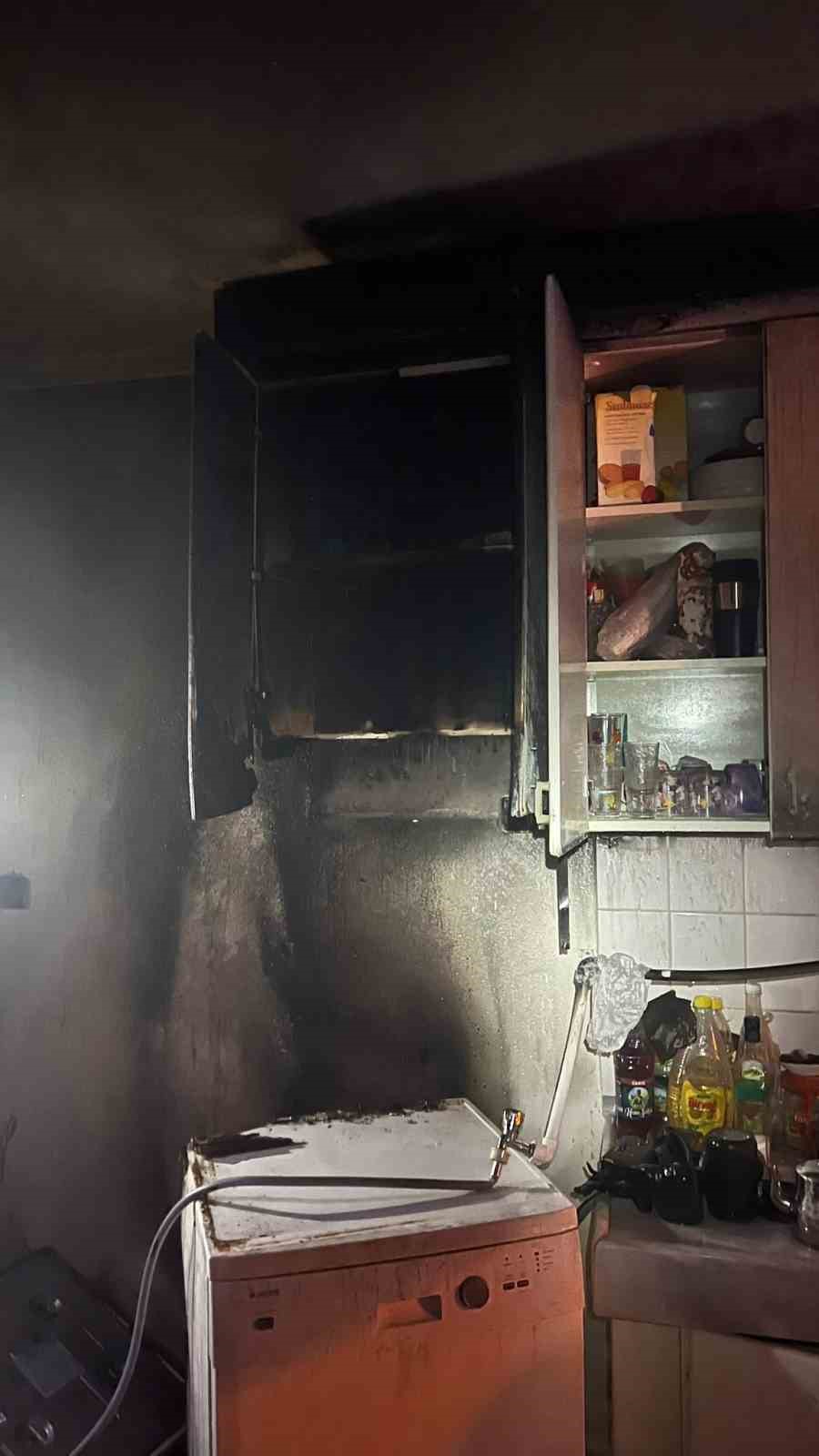 G&ouml;nen&rsquo;de ev yangınına m&uuml;dahale edildi
