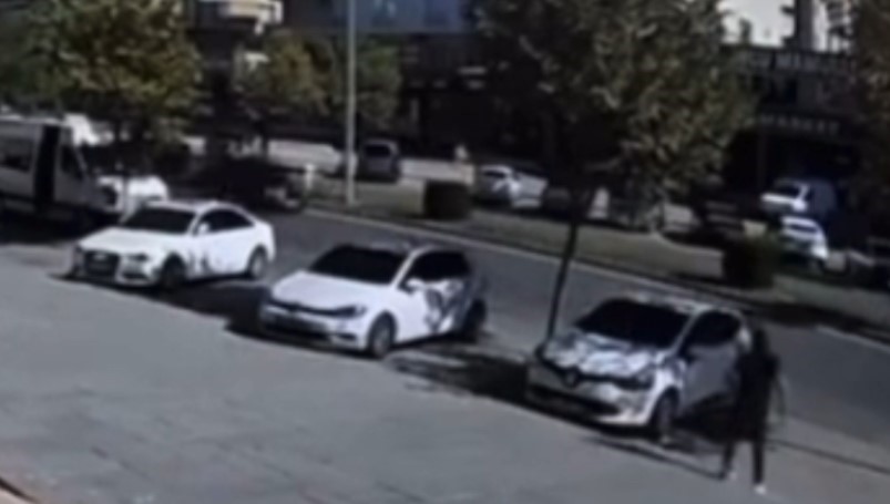 Otomobilin çarptığı 12 yaşındaki çocuk 5 günlük yaşam mücadelesini kaybetti: Feci kaza kamerada