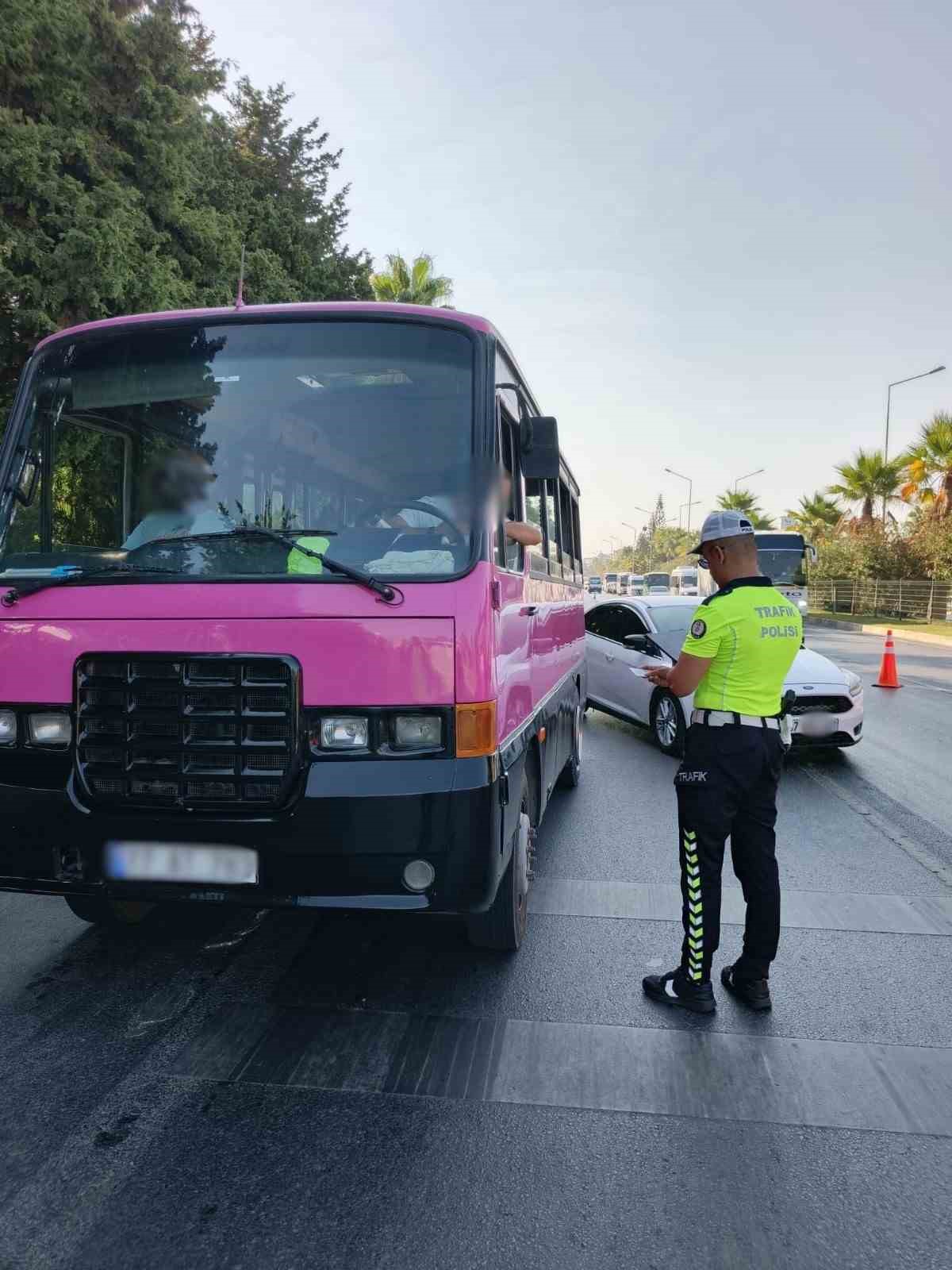 Antalya’da 1 haftada 14 bin 898 araç ve sürücüsüne idari para cezası