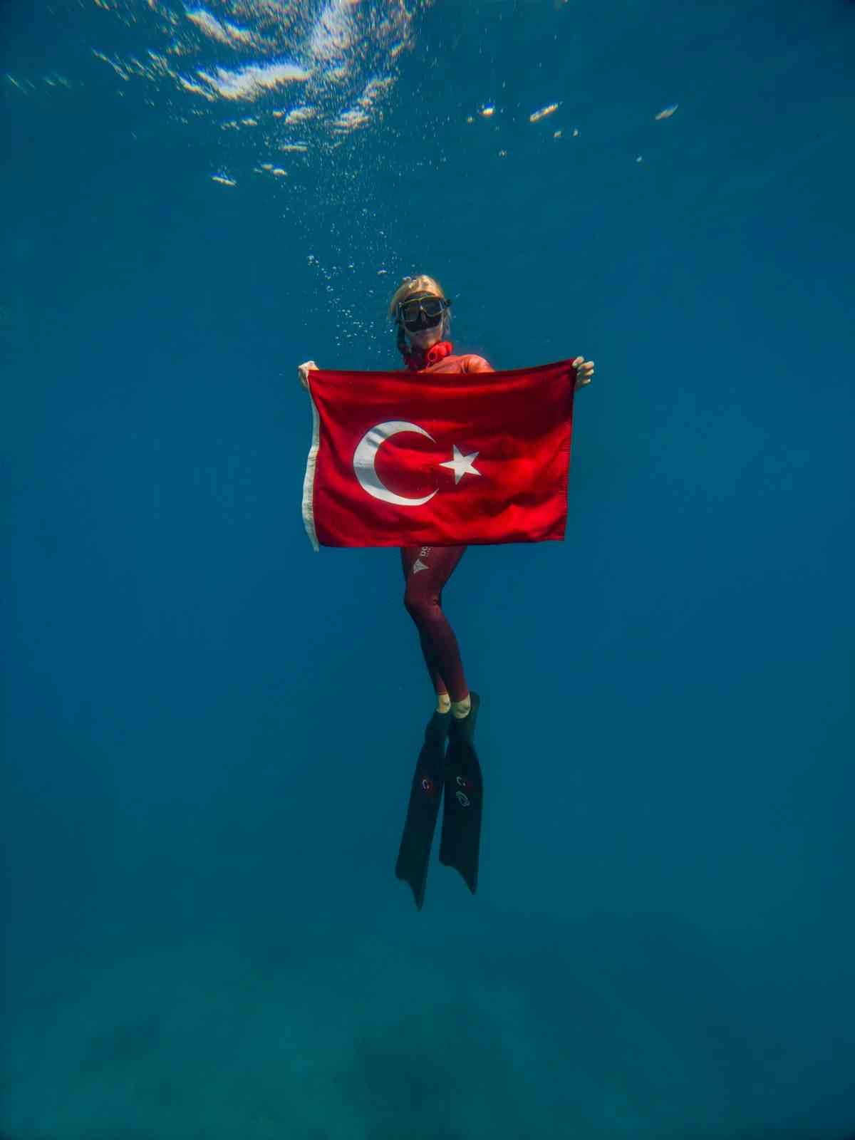Milli sporcu Şahika Ercümen’den, zafer dalışı
