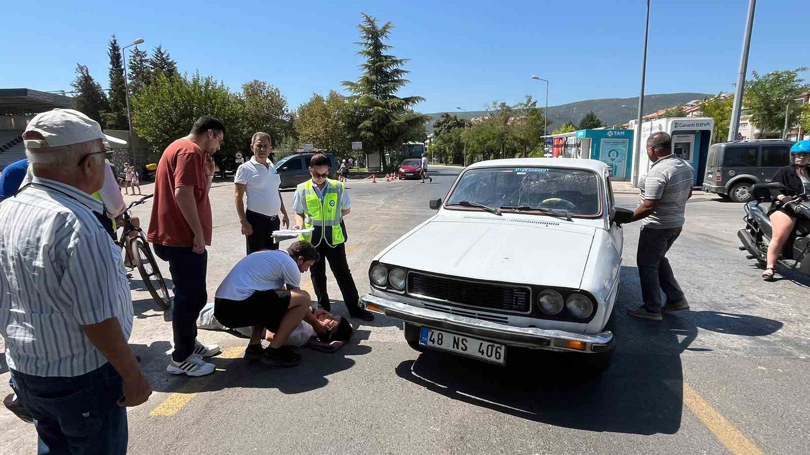 Otomobilin çarptığı motosikletli hamile kadın yaralandı