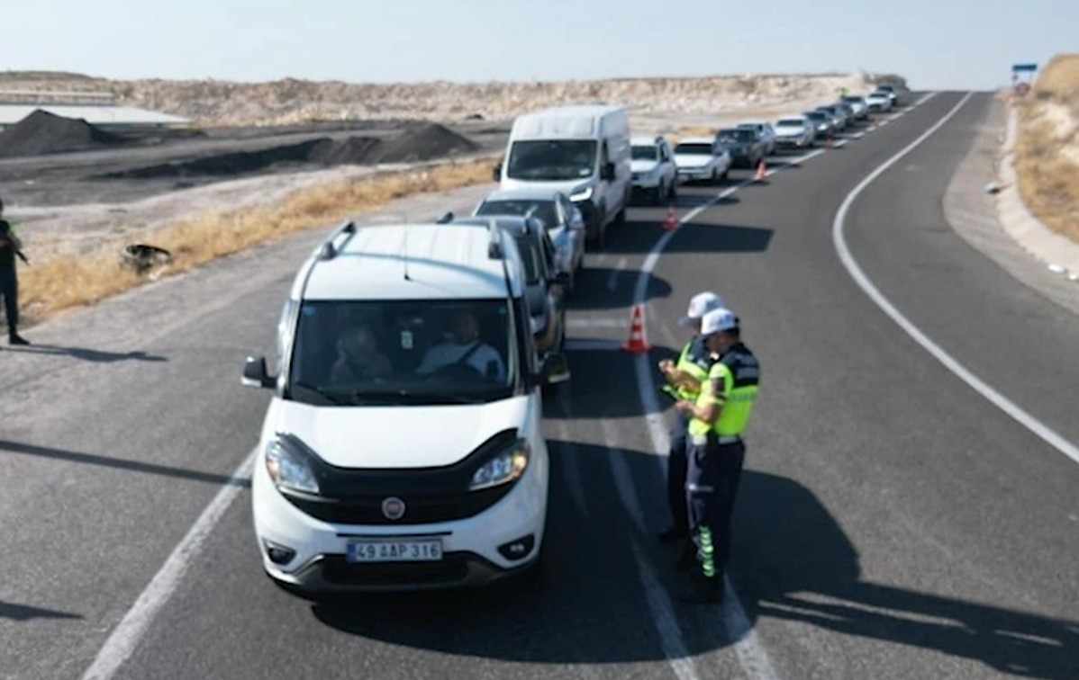 Şanlıurfa&rsquo;da jandarmadan dron destekli trafik denetimi
