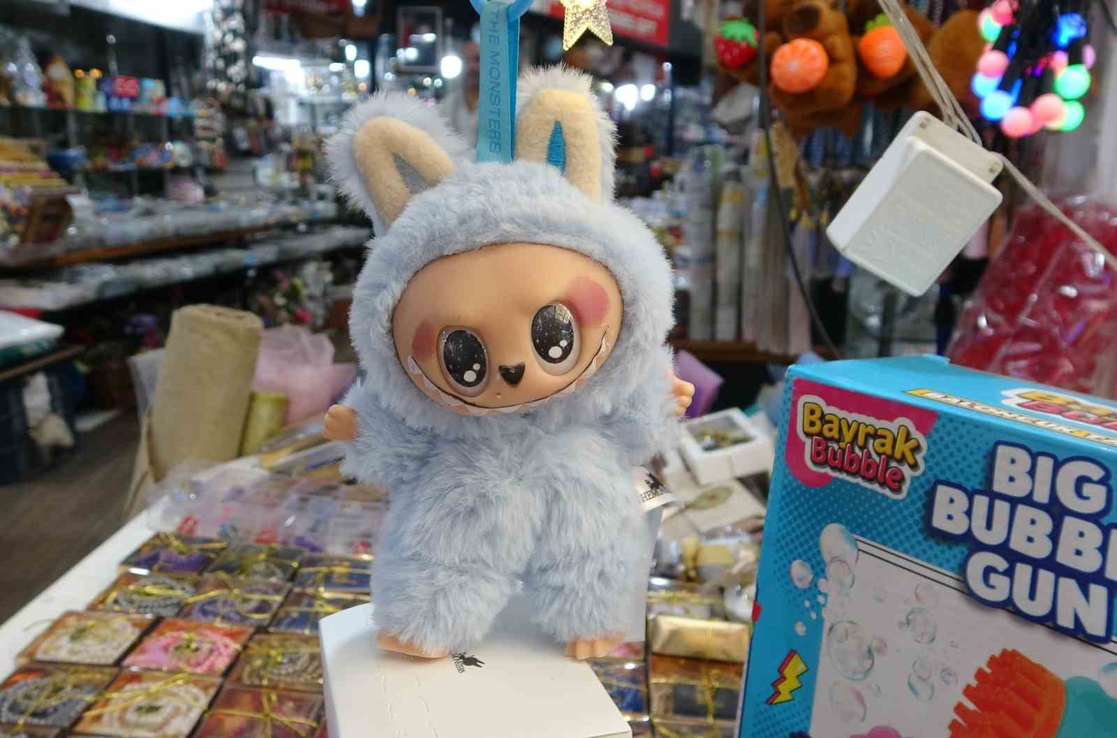 Saniyeler içinde oyuncağı aldı, o anlar kameraya yansıdı