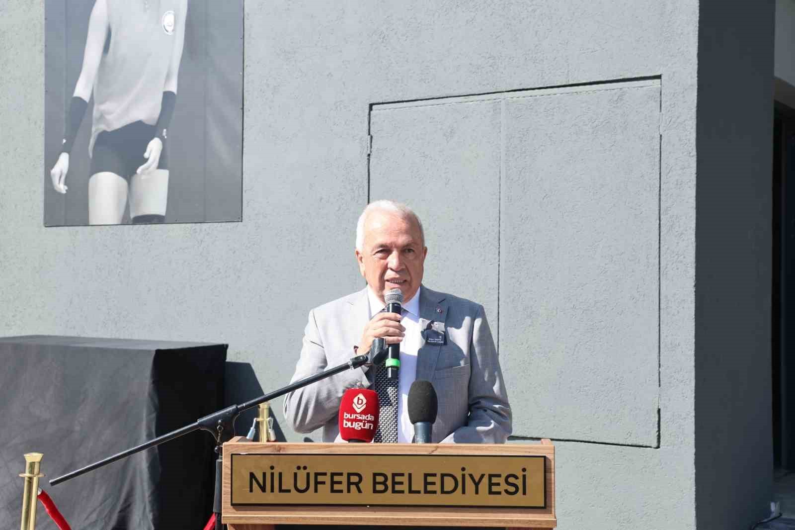 Voleybolcu Lopez vefatının 1. yıl d&ouml;n&uuml;m&uuml;nde anıldı
