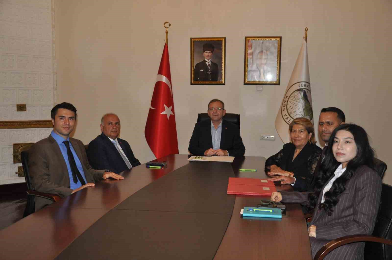 Kars’ta 2 derneğe destek