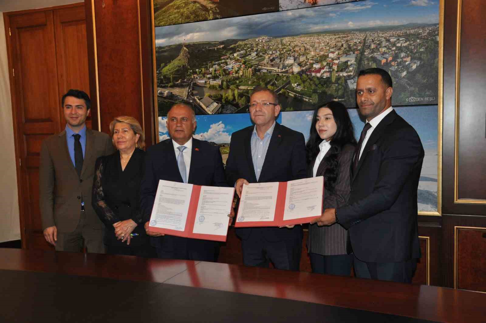 Kars&rsquo;ta 2 derneğe destek
