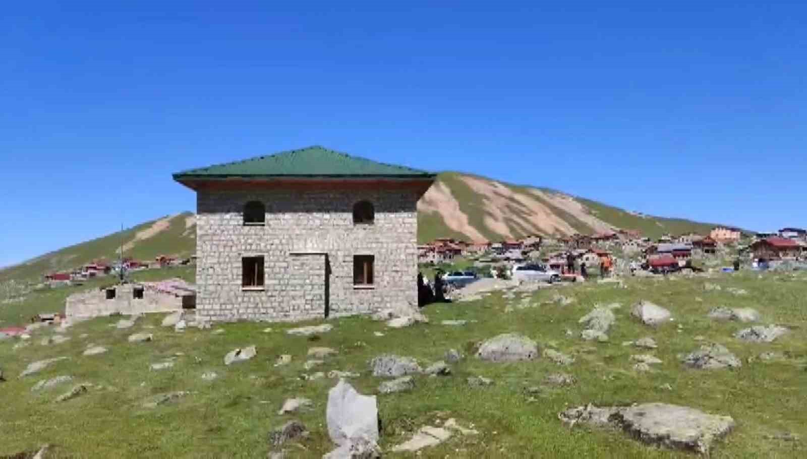 Rize’nin en yüksek yayla camisi Çamlıhemşin’de açıldı
