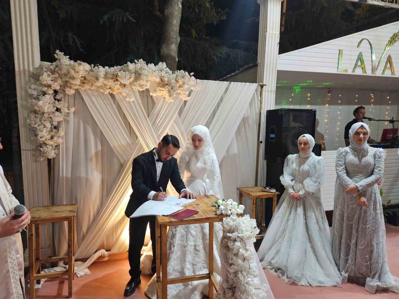 Sındırgı&rsquo;da ilk m&uuml;ft&uuml;l&uuml;k nikahı ger&ccedil;ekleşti
