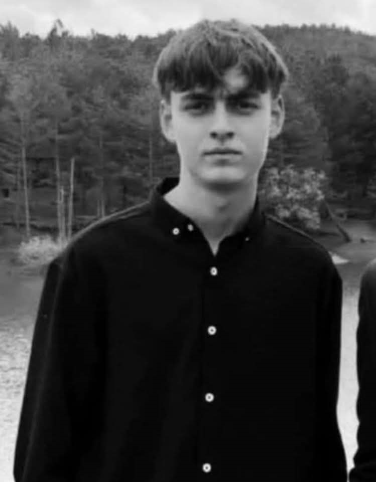 Denizde boğularak can veren gen&ccedil;ler Yozgat&rsquo;ta son yolculuğuna uğurlandı
