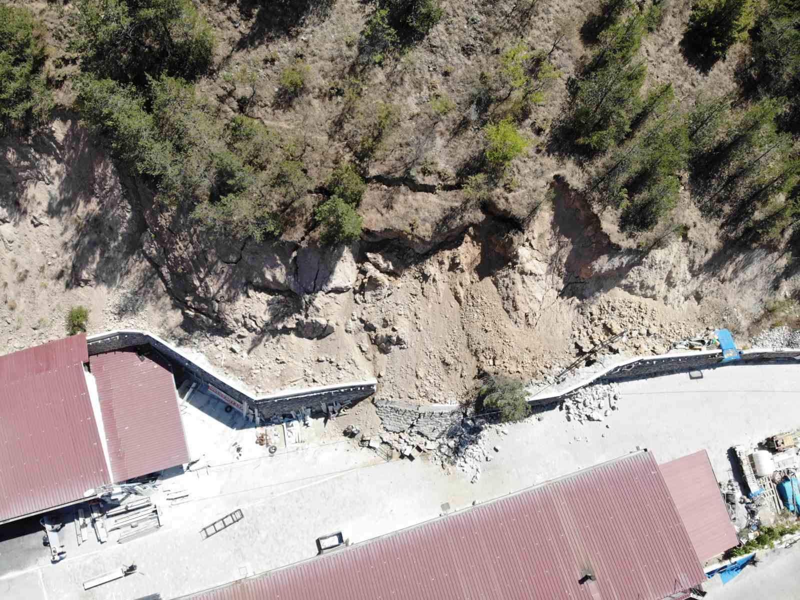 Gümüşhane’de sanayi sitesinde heyelan riski nedeniyle 25 iş yeri boşaltıldı
