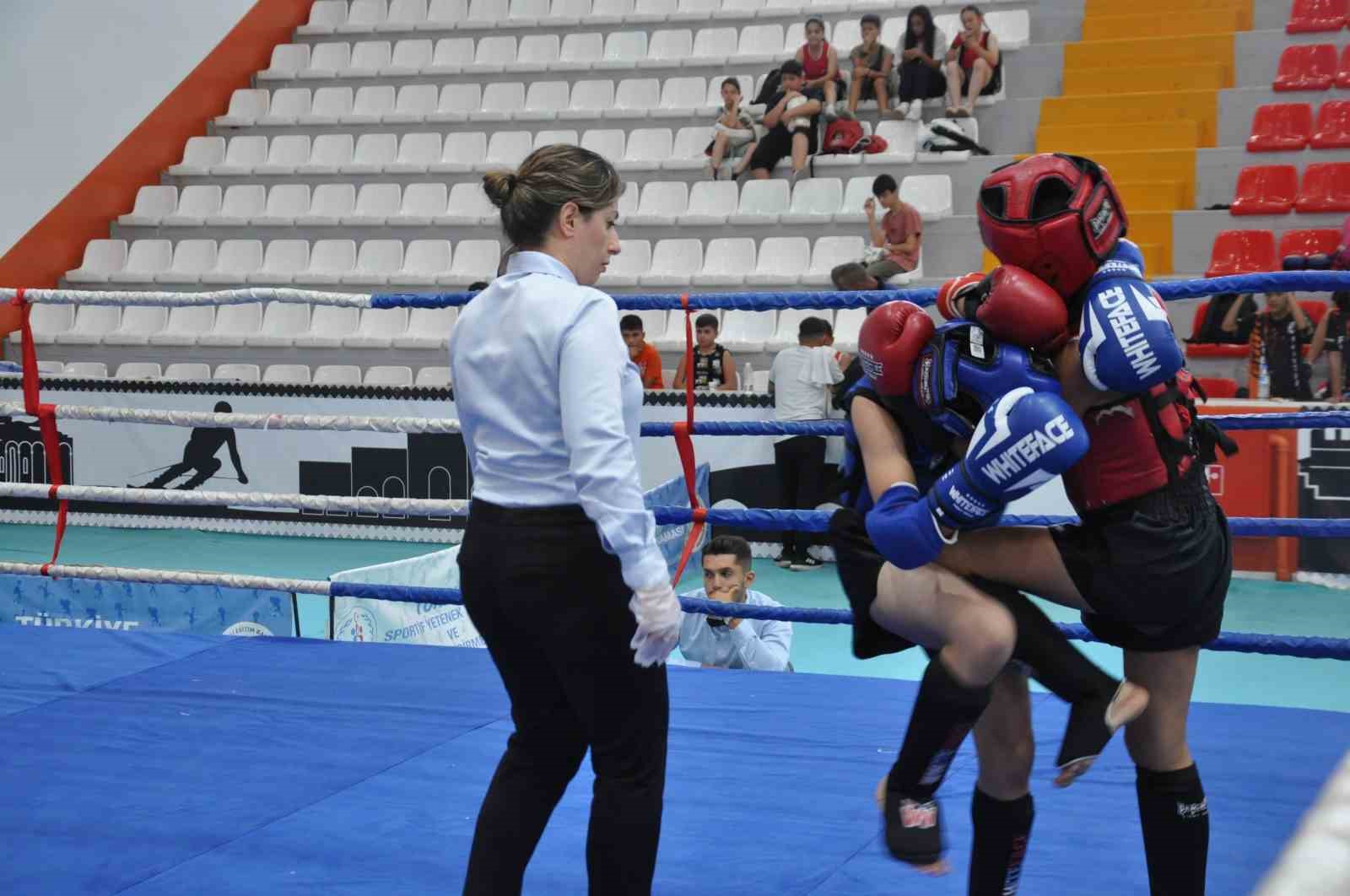 Kars’ta Çocuklar Türkiye Muaythai Şampiyonası nefes kesiyor