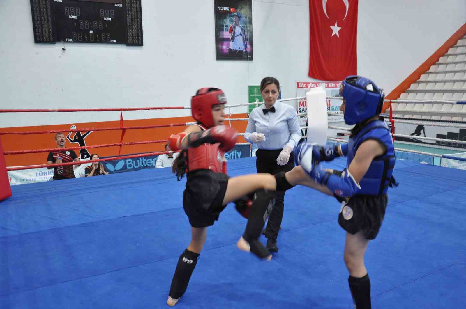 Kars&rsquo;ta &Ccedil;ocuklar T&uuml;rkiye Muaythai Şampiyonası nefes kesiyor
