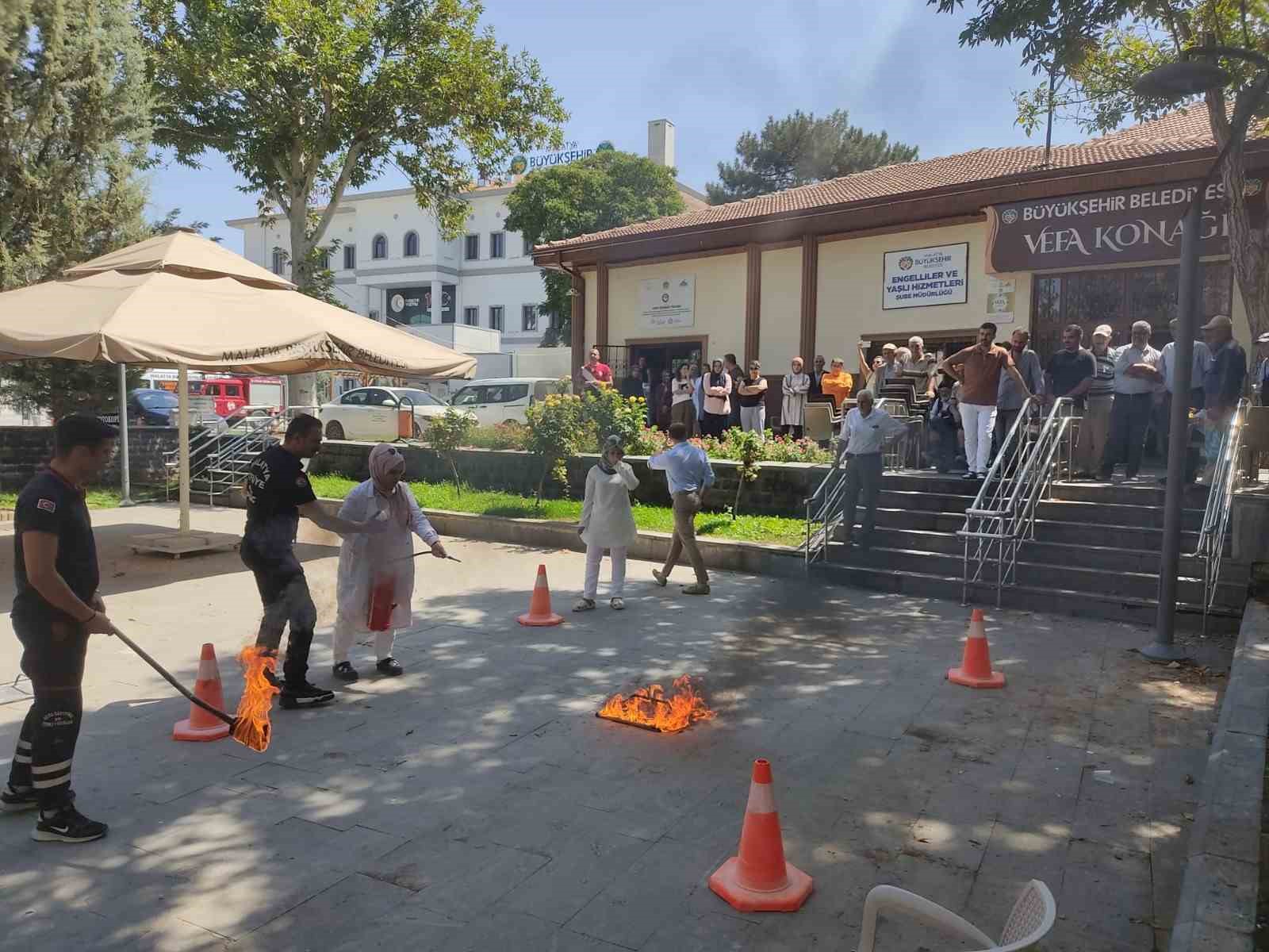 Malatya B&uuml;y&uuml;kşehir&rsquo;den &lsquo;Afetlere Hazırlık&rsquo; eğitimi
