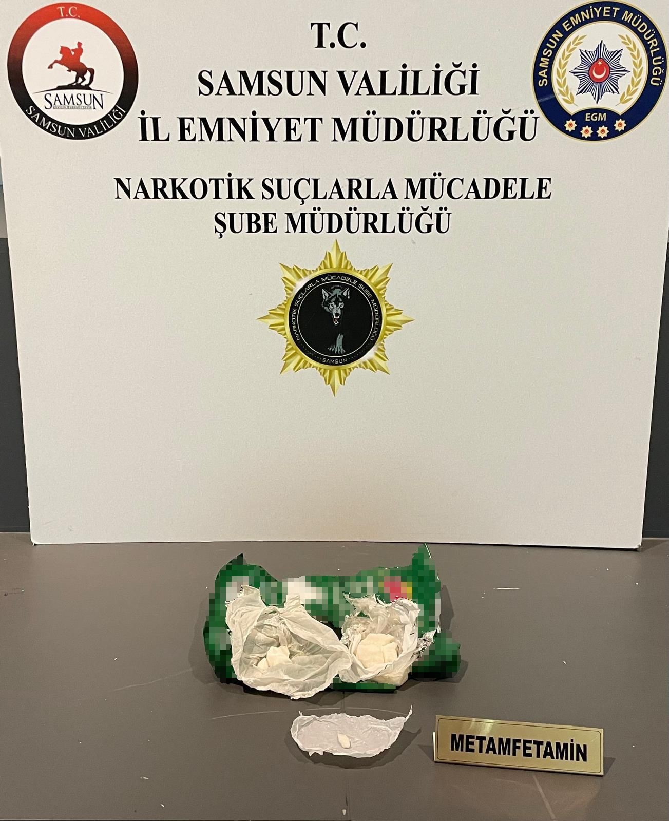 Gitar &ccedil;antasındaki cips paketinden uyuşturucu &ccedil;ıktı
