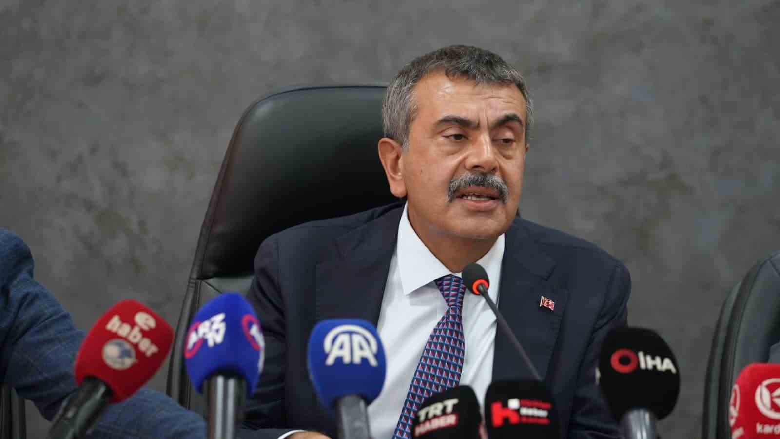 Milli Eğitim Bakanı Tekin’de CHP Genel Başkanı Özgür Özel’e şarkılı gönderme;