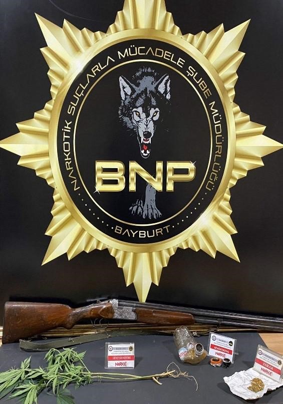 Bayburt&rsquo;ta bir&ccedil;ok adrese eş zamanlı narkotik operasyonu yapıldı
