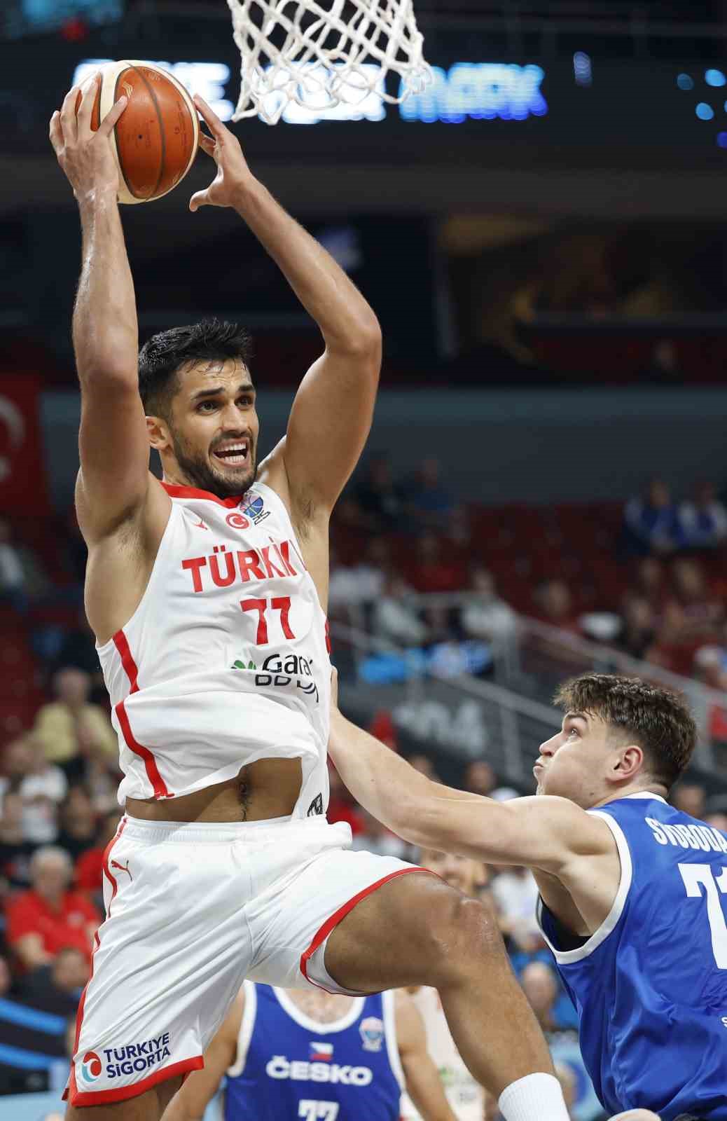 12 Dev Adam, Çekya’yı farklı mağlup etti