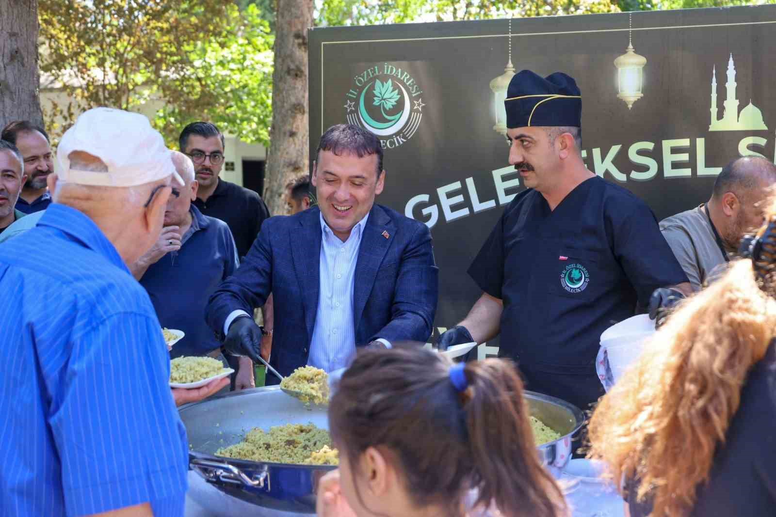 Şeyh Edebali K&uuml;lliyesi&rsquo;nde şifalı pilav etkinliği devam ediyor
