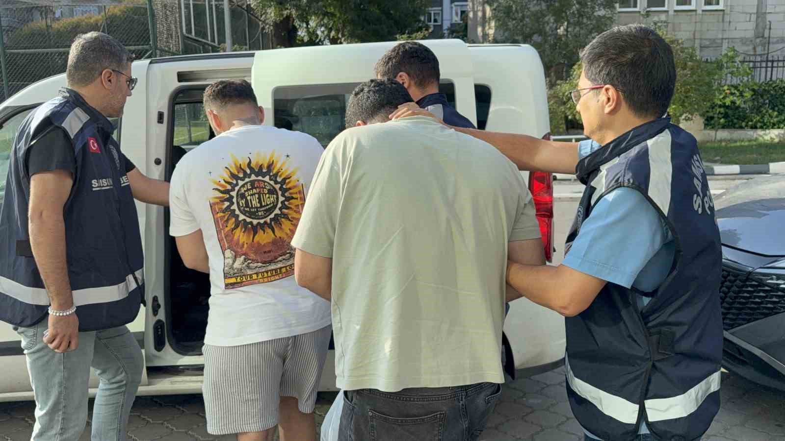 200&rsquo;den fazla kişiyi 2 milyon TL dolandıran zanlılardan 2&rsquo;si tutuklandı
