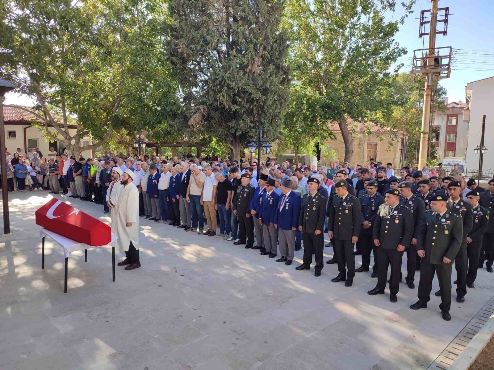 Edirne&rsquo;de Kıbrıs gazisi son yolculuğuna uğurlandı
