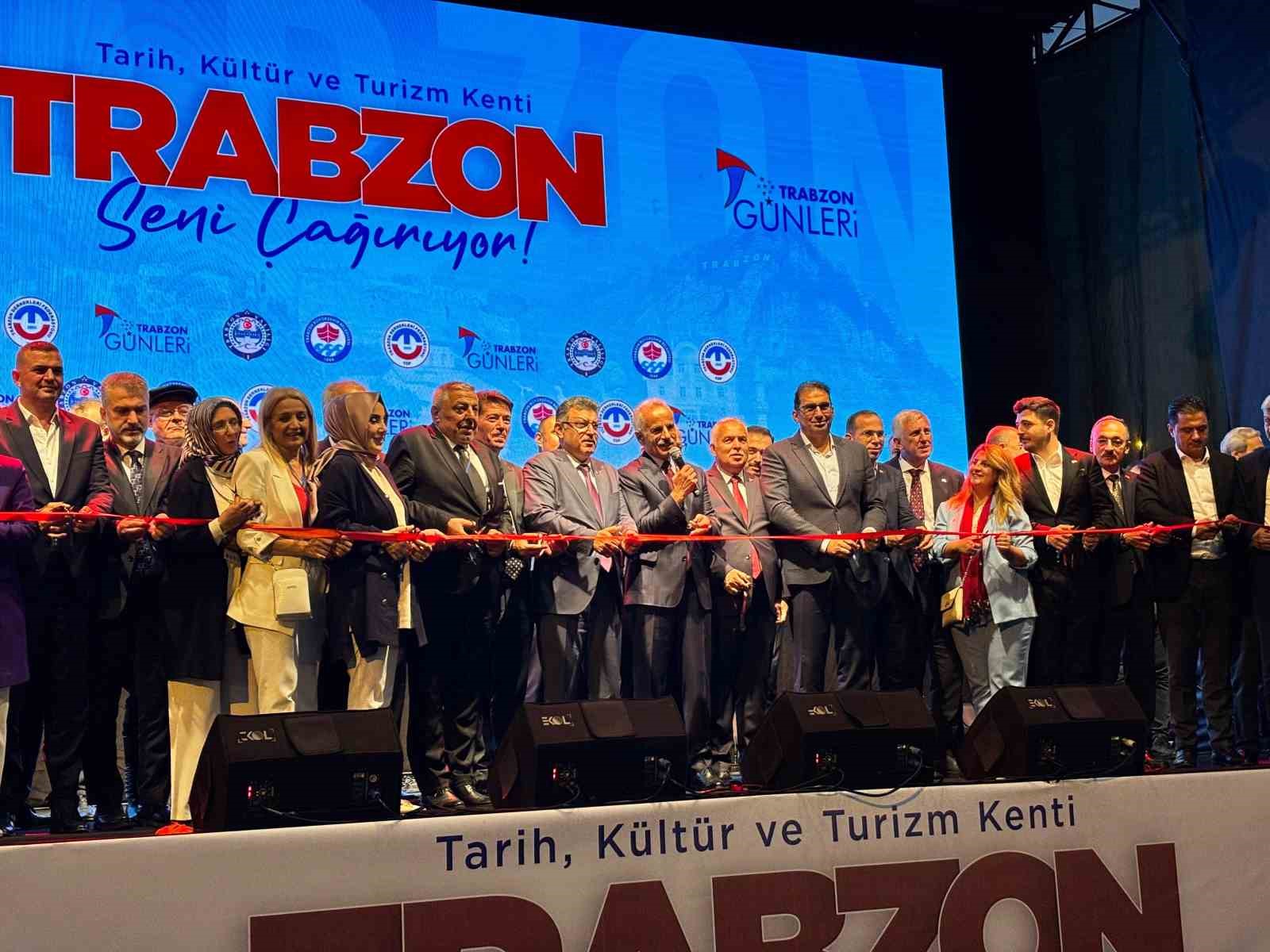 Bakan Uraloğlu: "Trabzon’da yıllık 10 milyon yolcu kapasiteli yeni bir havalimanı inşa edeceğiz"