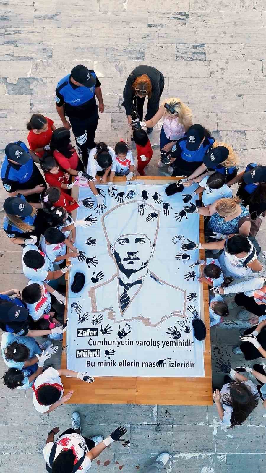 Sivas Emniyeti&rsquo;nden 30 Ağustos&rsquo;a &ouml;zel kutlama
