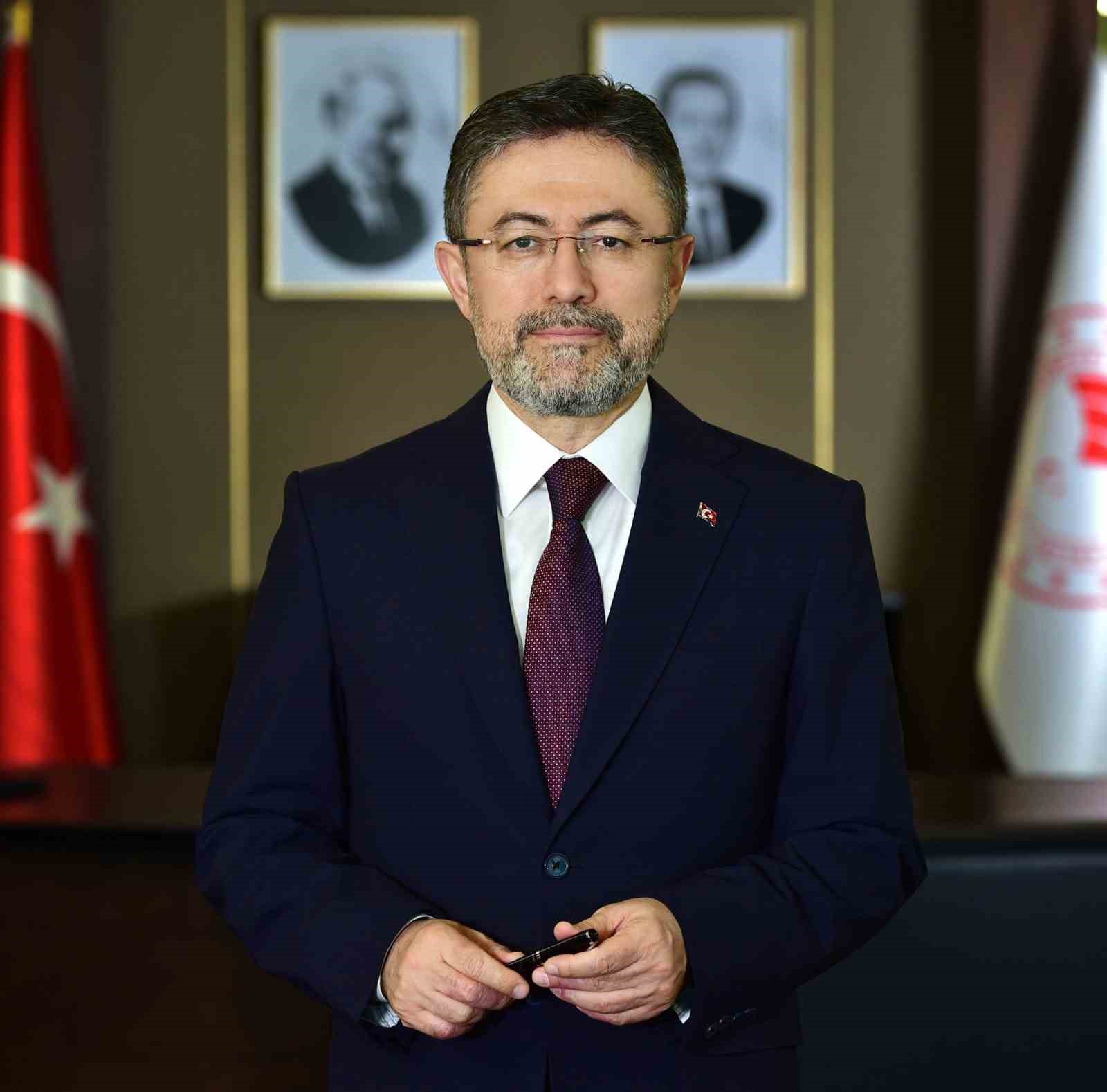 Bakan Yumaklı: "Uçağımız havaalanına dönerken acil iniş yapmıştır"