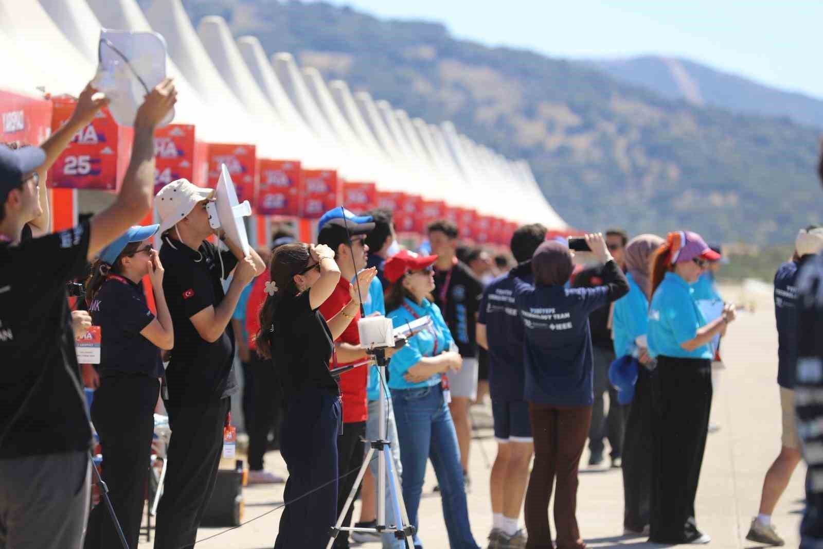 Gökçeada’da TEKNOFEST’in 3’üncü gününde İHA’lar gökyüzünde kıyasıya mücadele etti
