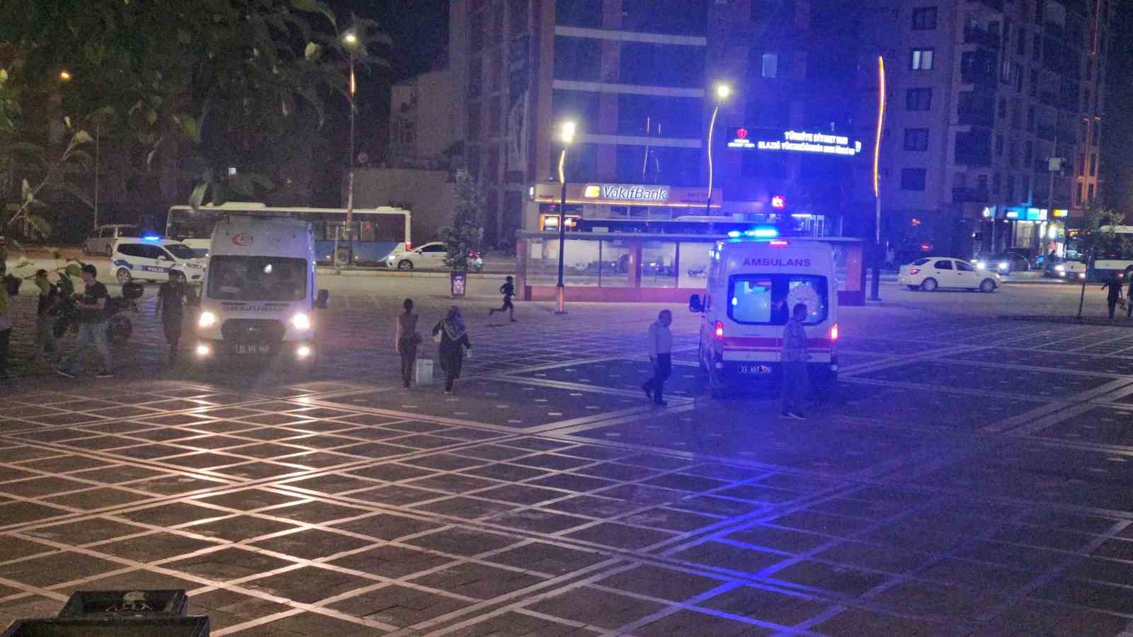 Elazığ’da bıçaklı kavga: 2 yaralı