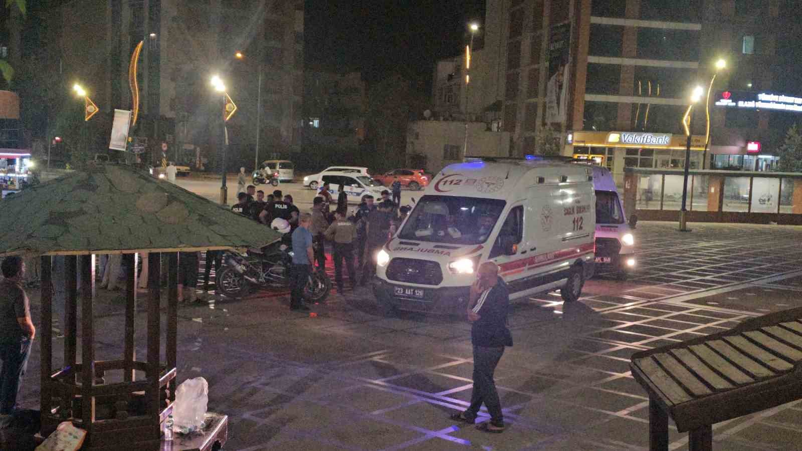 Elazığ&rsquo;da bı&ccedil;aklı kavga: 2 yaralı
