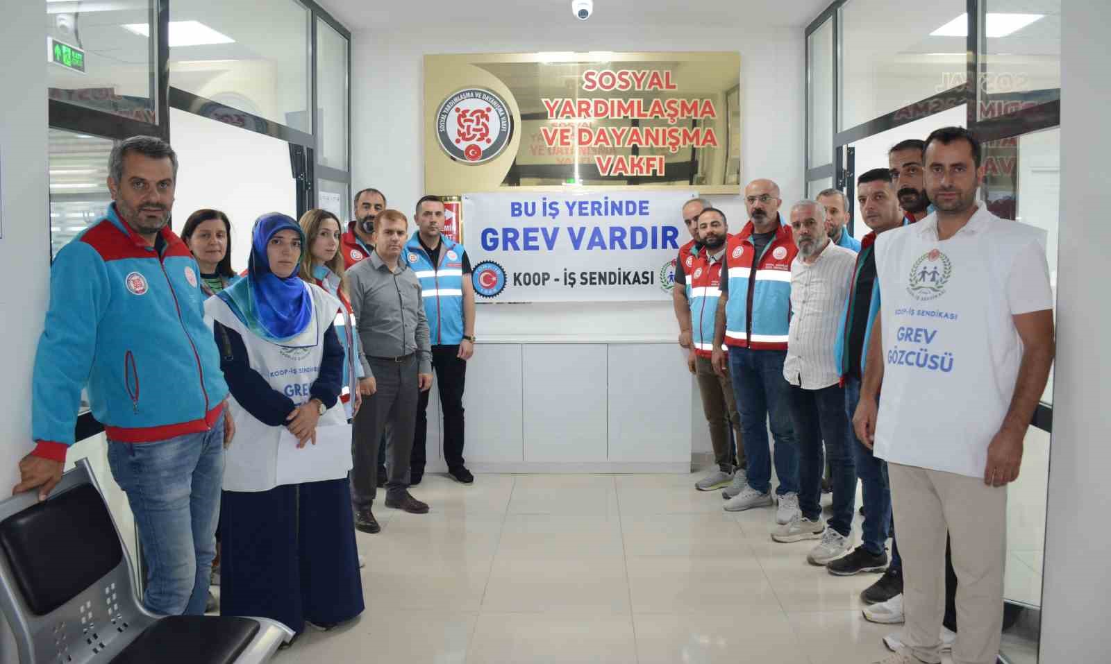 Tatvan SYDV çalışanları greve başladı