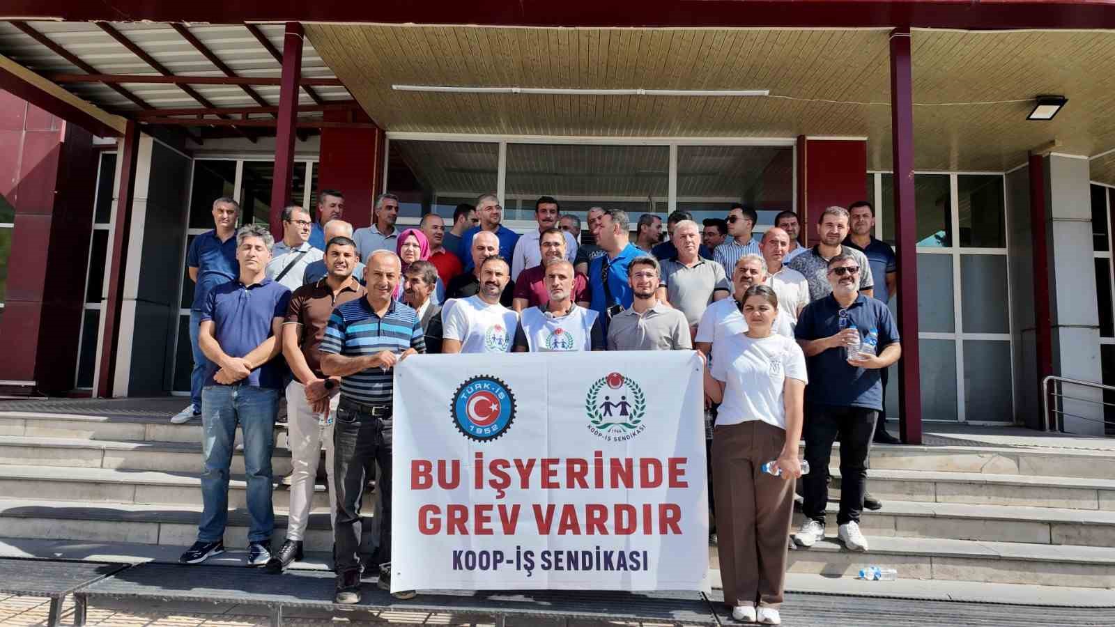 Erciş SYDV çalışanları greve başladı