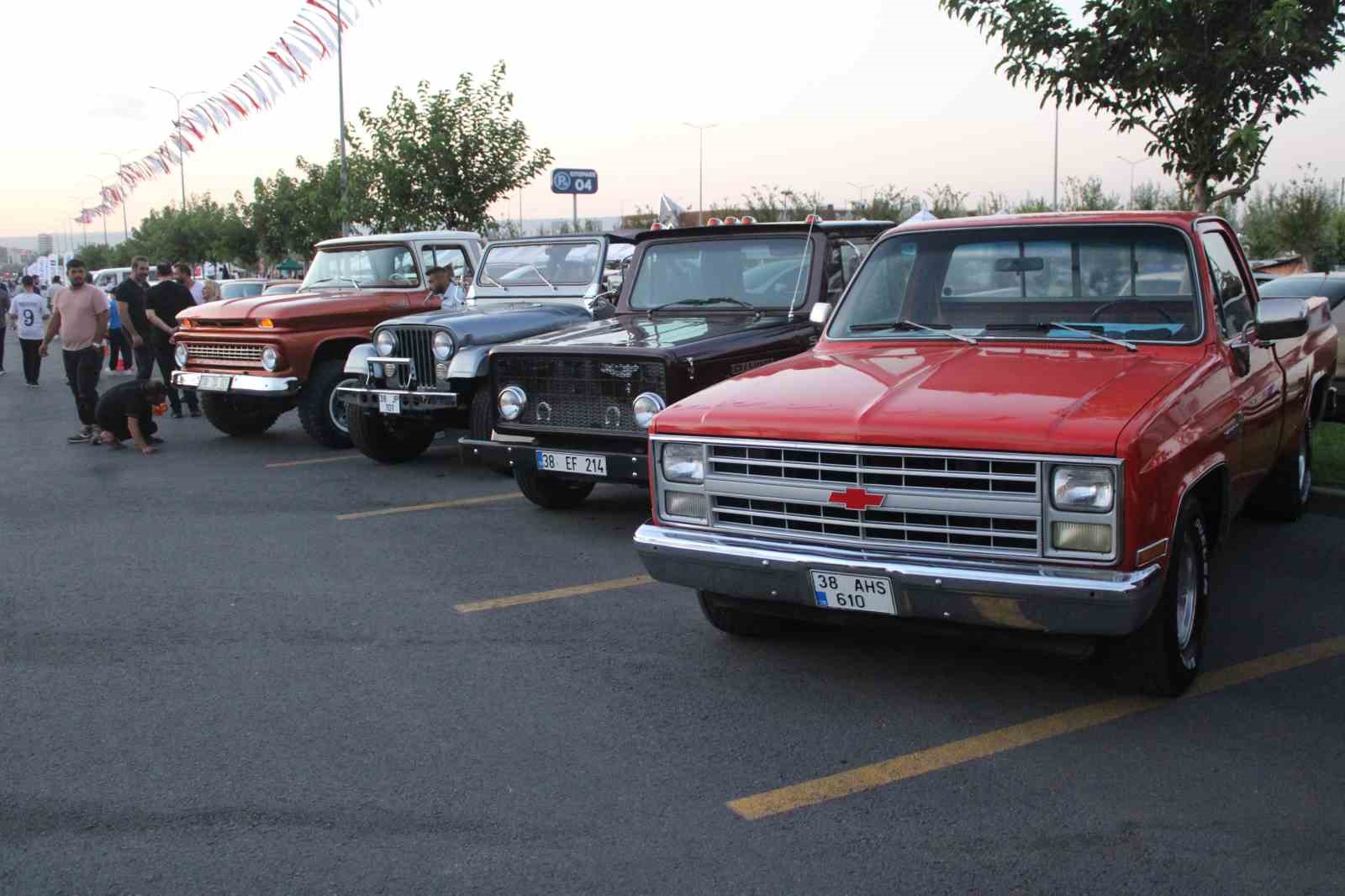 Kayseri’de klasik otomobiller sahne aldı