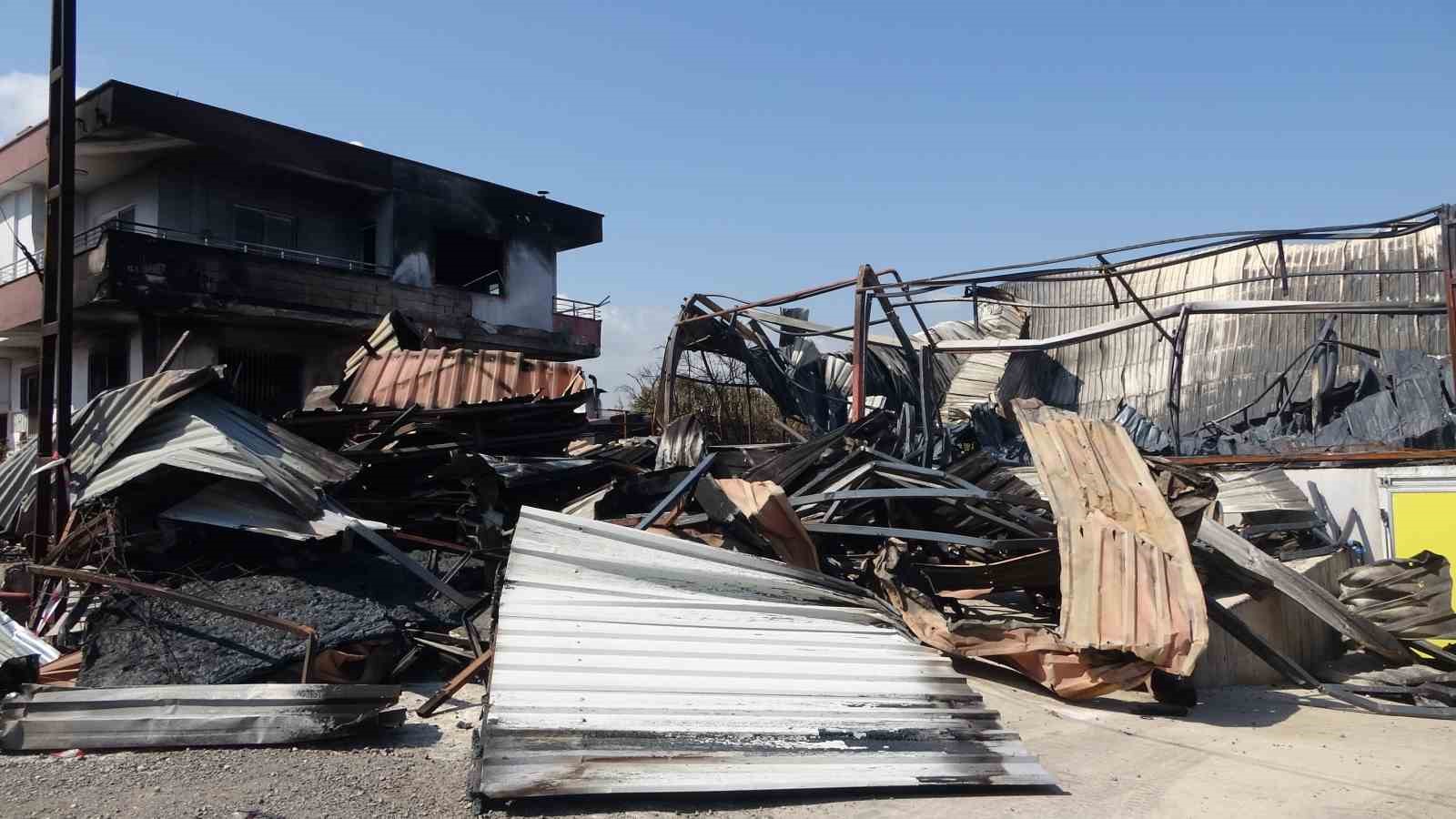25 yıllık emek kundaklamayla kül oldu: En mutlu günlerini komşu zehire çevirmiş
