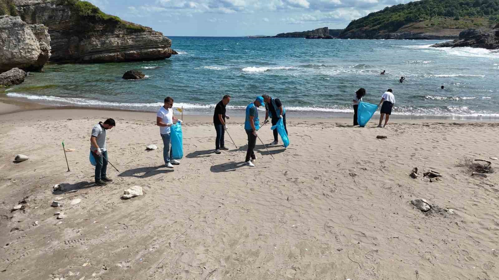 Kandıra sahillerinde kıyı temizliği
