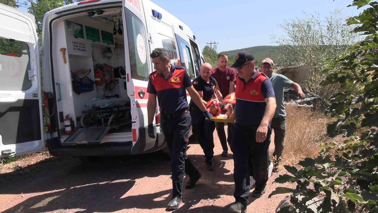 Kütahya’da kontrolden çıkan otomobil şarampole devrildi: 3 yaralı
