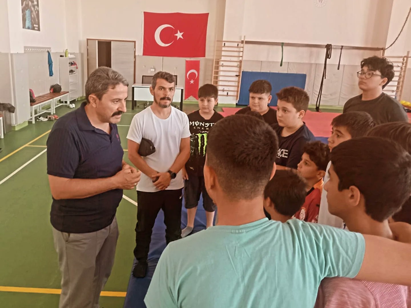 Genç güreşçiler ile samimi buluşma
