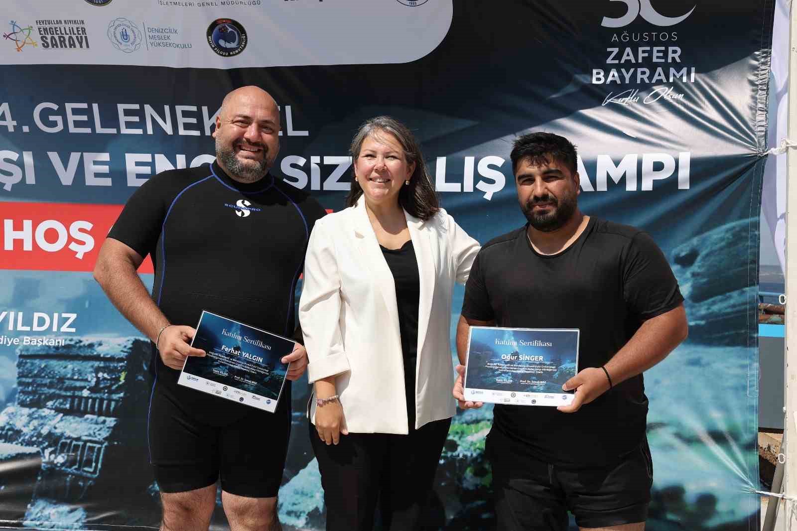 Engelliler, 30 Ağustos Zaferi i&ccedil;in su altı dalışı yaptı
