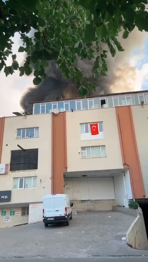 Bağcılar’da tekstil atölyesinde yangın

