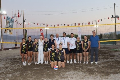 Köyceğiz’de ‘Evinin Sultanları Plajda Zafer Kupası Voleybol Turnuvası’ başladı
