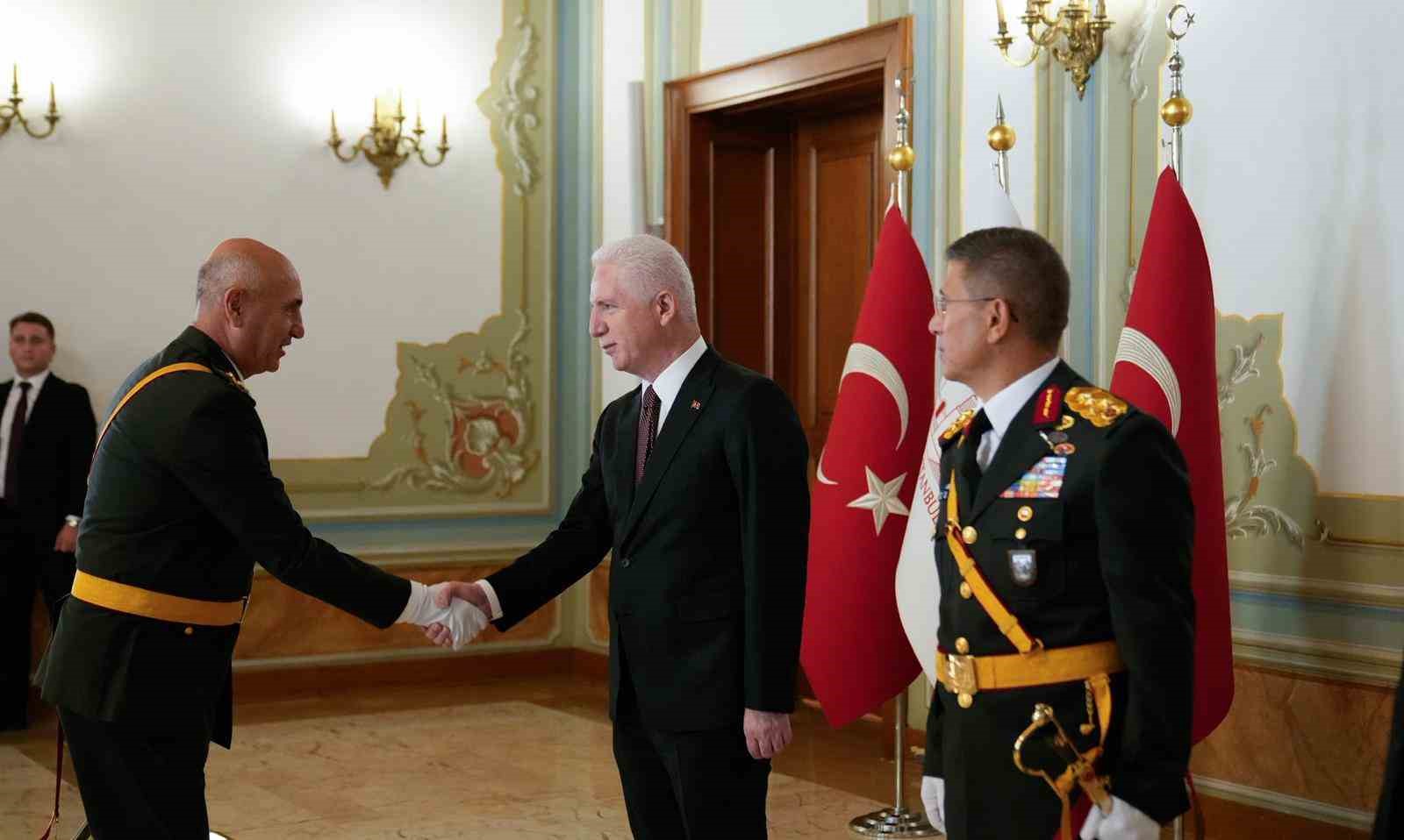 İstanbul Valiliği’nde 30 Ağustos Zafer Bayramı töreni: Vali Davut Gül, tebrikleri kabul etti