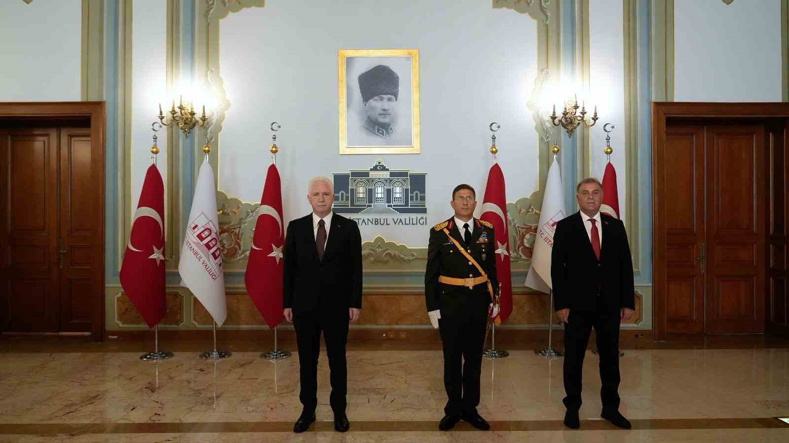 İstanbul Valiliği&rsquo;nde 30 Ağustos Zafer Bayramı t&ouml;reni: Vali Davut G&uuml;l, tebrikleri kabul etti
