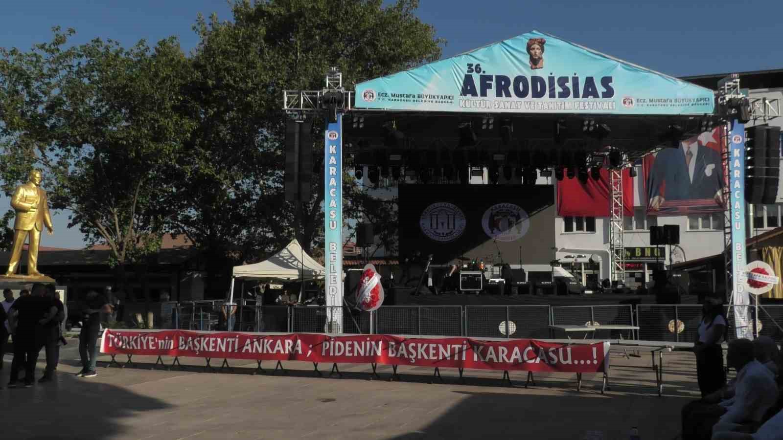 Karacasu&rsquo;daki festivalde 13 bu&ccedil;uk metrelik tahinli pide yapıldı
