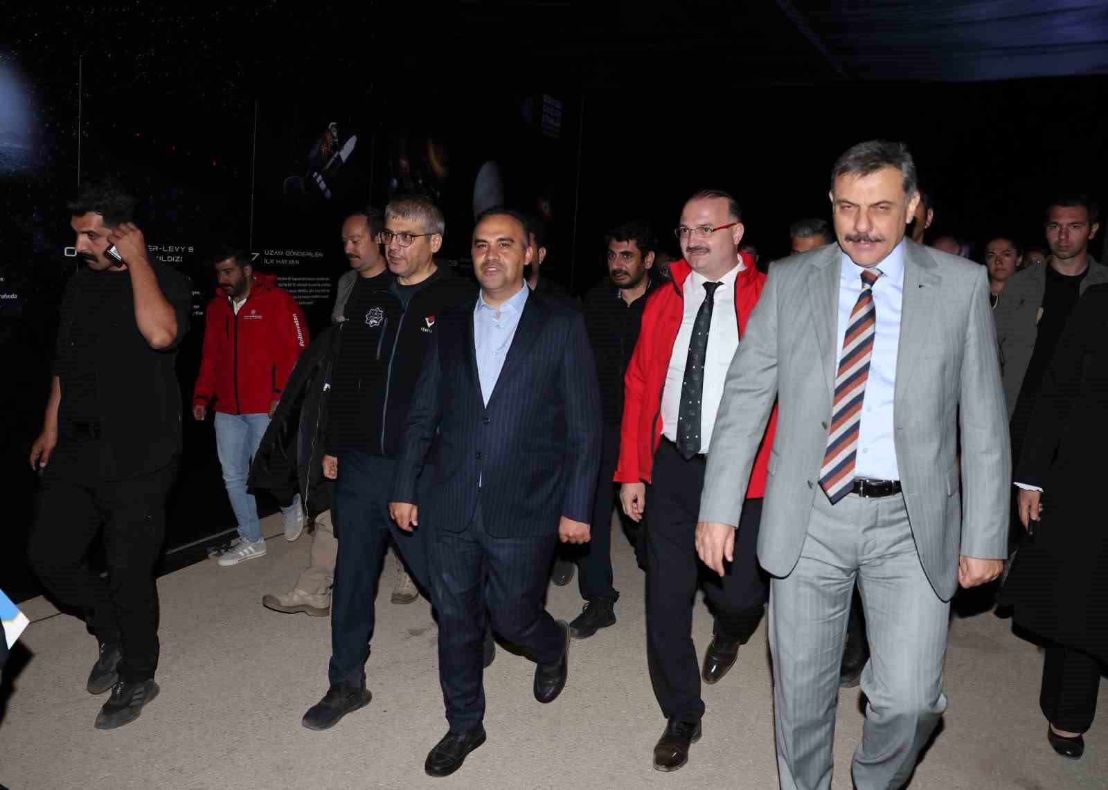 Atat&uuml;rk &Uuml;niversitesi g&ouml;ky&uuml;z&uuml; g&ouml;zlem etkinliğinde yerini aldı
