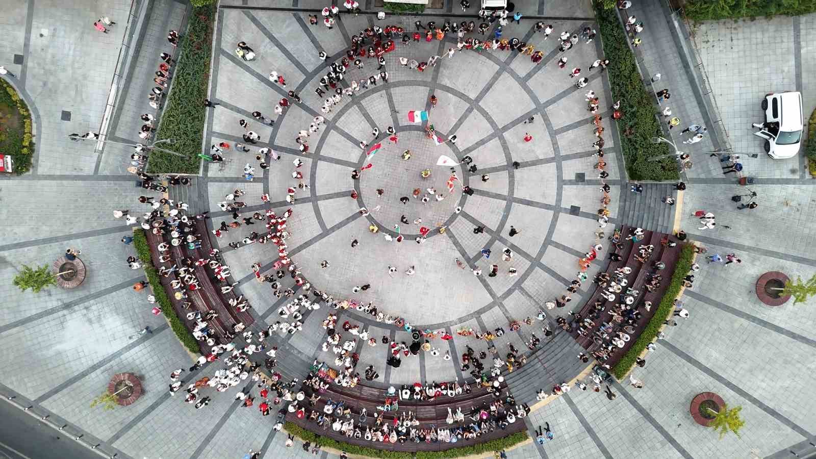 Kartal&rsquo;da Uluslararası Halk Oyunları Festivali başladı
